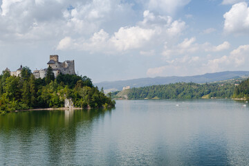 Naklejka na ściany i meble View of the castle in Niedzica with a lake