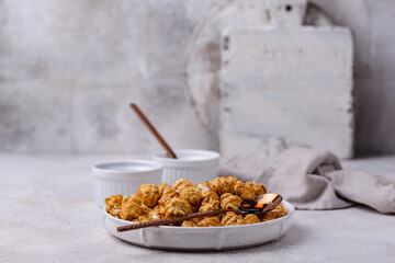 Salted caramel popcorn in bowl