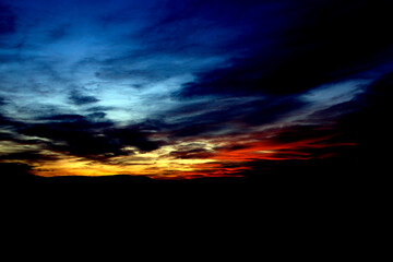 Farbenpracht am Himmel in der Rhön. Bremen, Geisa, Thüringen, Deutschland, Europa  --  
Splendor of colors in the sky in the Rhoen. Bremen, Geisa, Thuringia, Germany, Europe