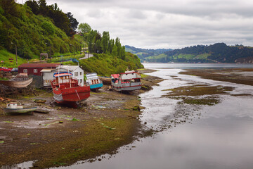 Obraz premium Shipyard near the palafitos in Castro during low tide, Chiloe island, Chile