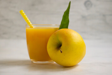 apple, fresh juice on wooden background