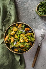 mussels with broccoli on coconut milk