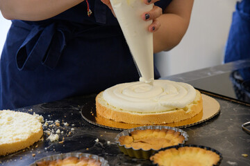 Przygotowywanie deseru ciasta muffinek - obrazy, fototapety, plakaty