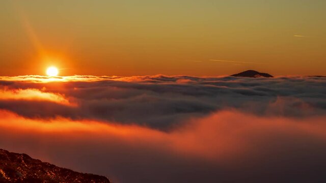 Beautiful time lapse video of sunset over sea of clouds