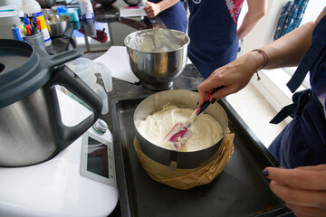 Przygotowywanie deseru ciasta muffinek - obrazy, fototapety, plakaty