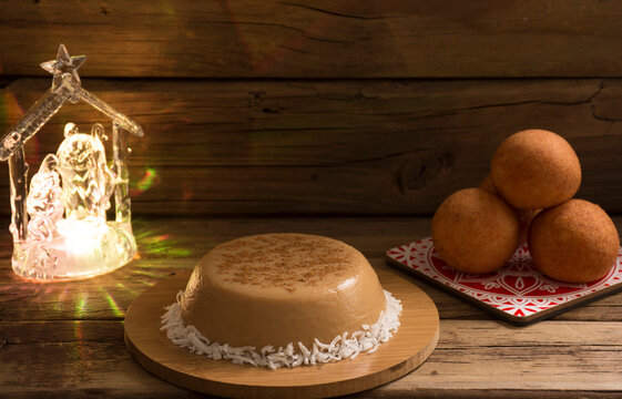 Natilla y bu&ntilde;uelos, traditional Colombian Christmas food. 