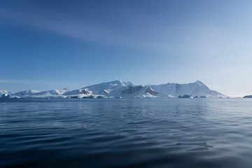 Gordijnen Landscape in Crystal Sound, Antarctica © David Katz