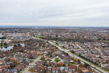 Obraz premium Drone photo of Brampton by Hurontario and the 410 and sandalwood parkway loafers lake and Turnberry golf club in view 