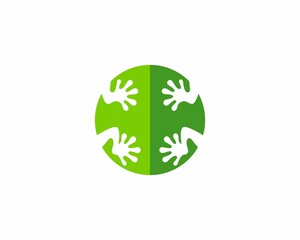 Gecko silhouette in the green circle logo