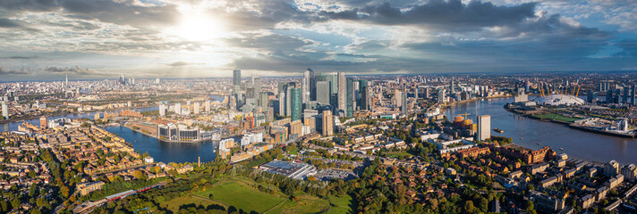 Obraz na płótnie Canvas Aerial panoramic view of the Canary Wharf business district in London, UK. Financial district in London.