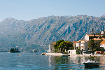Fototapeta na wymiar Ancient buildings on the Perast coast. Montenegro