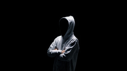 フードを被った男