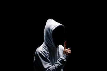 フードを被った男