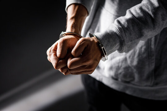 逮捕　手錠
