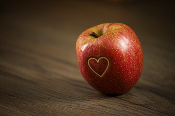 herz auf apfel