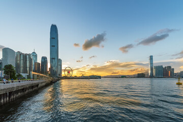 Fototapeta premium Victoria harbor of Hong Kong city under sunset