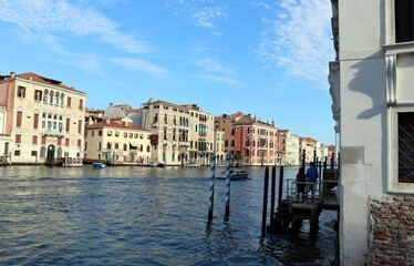 Gondelfahrt im Canal Grande in Venedig