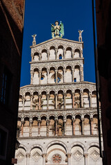 Fototapeta premium St Michael in Foro medieval church seen from Lucca historic center narrow lane