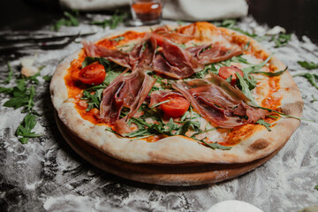 pizza with prosciutto and tomato
