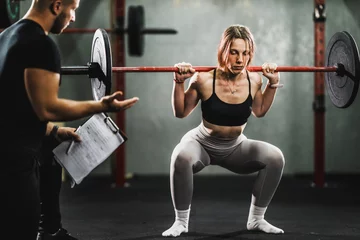 Dekokissen Woman Exercising With Personal Trainer At The Gym © milanmarkovic78