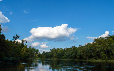 Fototapeta na wymiar Beautiful tranquil scene at an Arkansas River