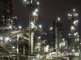 夜中に働く四日市の工場。A factory in Yokkaichi that works in the middle of the night.In Japan.