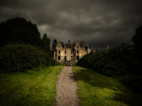 Old mansion in England on a cloudy day