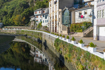 Fototapeta na wymiar View of the fishing town of Luarca in Asturias 