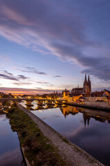 wunderschöner Sonnenaufgang über Regensburg mit herrlichen Wolken und einem tollen Licht
