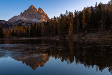 Sonnenaufgang am Lago d´Antorno in Italien in den Dolomiten