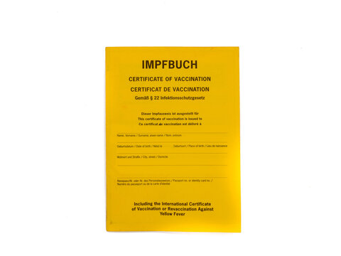 Impfbuch isoliert auf wei&szlig;en Hintergrund