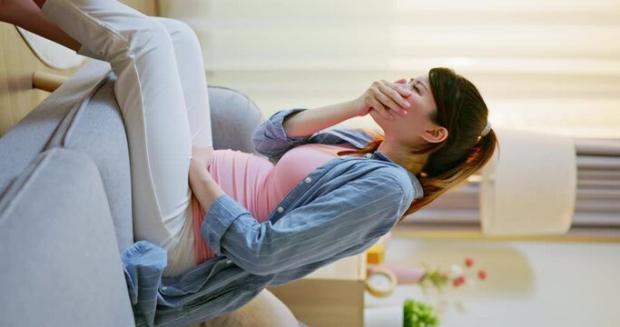 pregnant woman has morning sickness