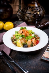 salad with shrimps