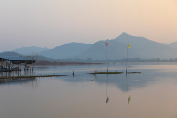 タイ国ペッチャブリー県ケーンクラチャン国立公園のダム湖