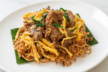 stir-fried instant noodle with pork and egg