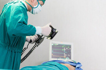 Selective focus at defibrillators while doctor pump hearts in the operating room
