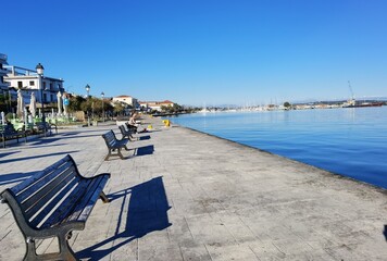 Obraz premium preveza city seaside beside the mermaid statue in the port of preveza greece