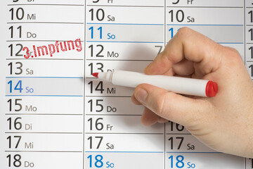 Ein Kalender und Termin für dritte Coronavirus Impfung