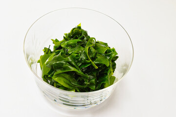 白背景のワカメ
Wakame seaweed on a white background