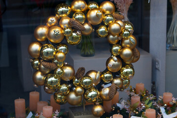 Golden Christmas baubles in shopping window of flower shop at City of Zürich. Photo taken November 14th, 2021, Zurich, Switzerland.