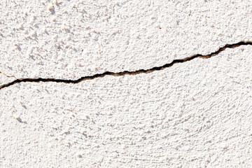 Crack concrete wall