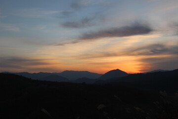 Obraz premium 『ドローン空撮』秋吉台国定公園の風景 空から見た山口県内の観光スポットin美祢市 SDGs地球環境と自然！