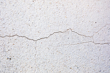 Crack concrete wall