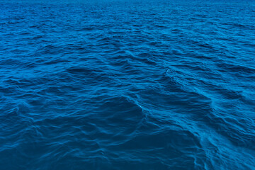 Dark blue waves in the water 