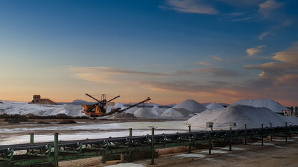 Vega Baja del Segura - Torrevieja - Salinas de Torrevieja, un lago salado, un paraje natural donde los atardeceres son mágicos y los reflejos y formaciones salinas son un espectáculo de la naturaleza