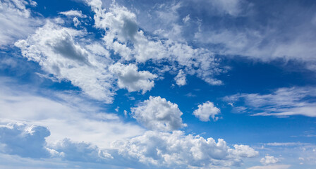 Deep blue skies with white clouds background, blue cloudy skies texture, dark blue sky wallpaper with with white fully clouds