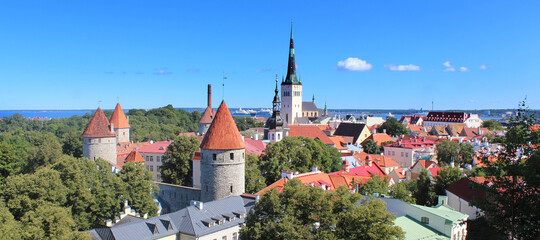 Obraz premium Old town of Tallinn (Estonia) from the observation deck