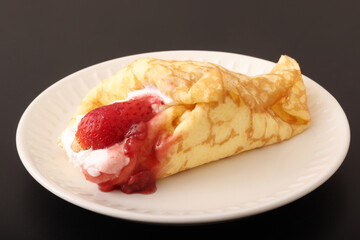 いちごクレープ