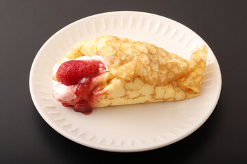 いちごクレープ
