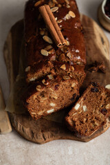 Pain d'épices de Noël avec fruits secs oranges et amandes
